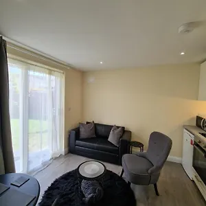 Apartment Cosy Self Contained Space Near Airport, Dublin